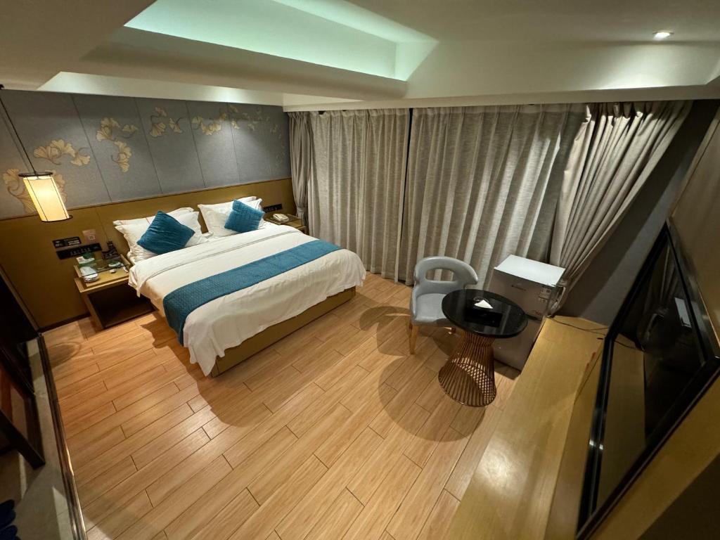 Postel nebo postele na pokoji v ubytování Orange Tree International Hotel Zhujiang New Town Huacheng Sqaure Branch - Free Shuttle Bus to Canton Fair Complex During Canton Fair Period