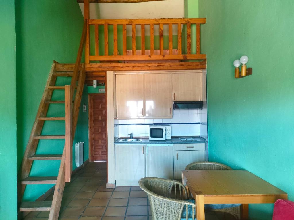 Una cocina o zona de cocina en Alojamientos La Dehesa