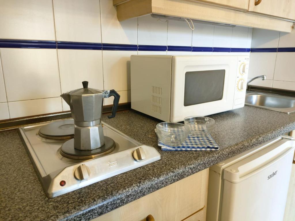 Una cocina o zona de cocina en Alojamientos La Dehesa