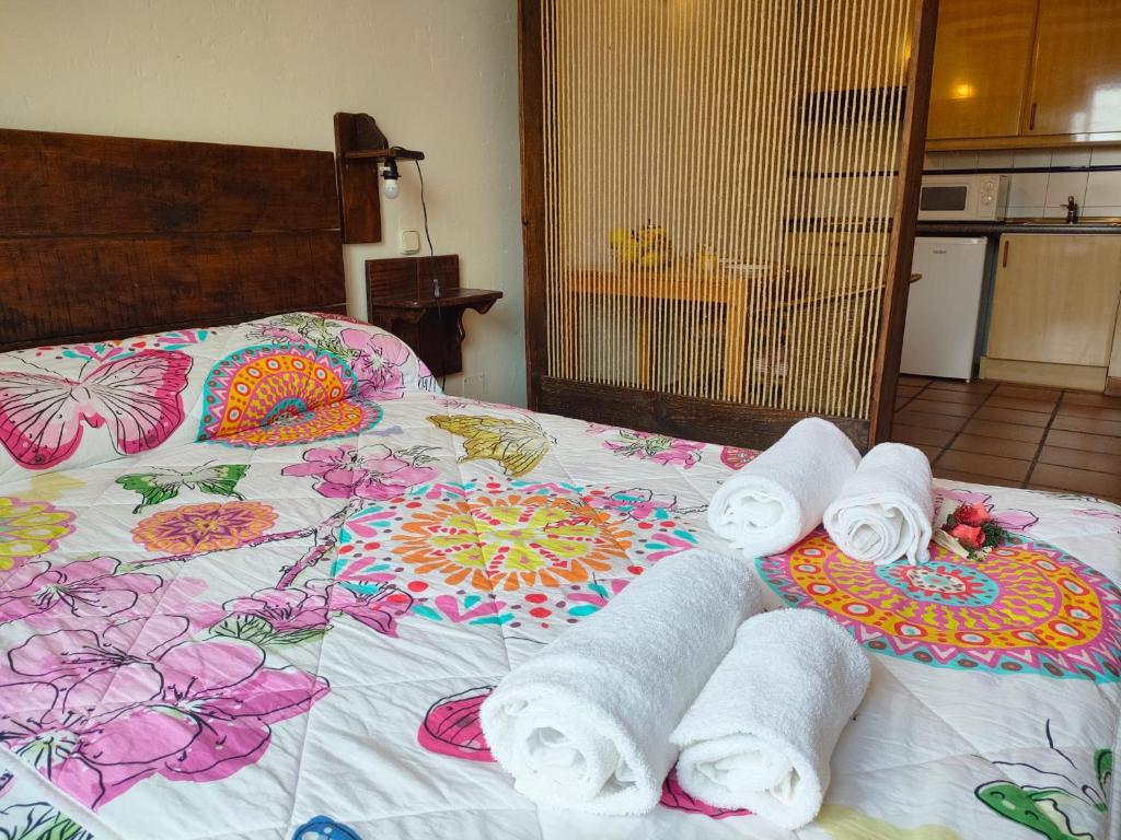 Cama o camas de una habitación en Alojamientos La Dehesa