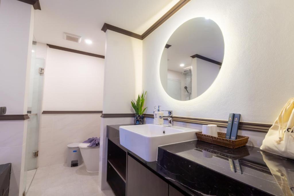 Le ville lanna Chiang Mai Gate Old Town Hotel - Suite Familiare Con Balcone