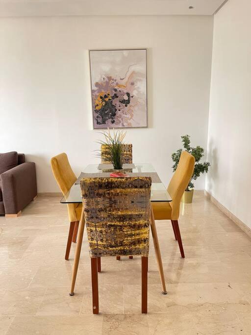 5 Star Apartment Near Airport - Apartamento De Dos Dormitorios