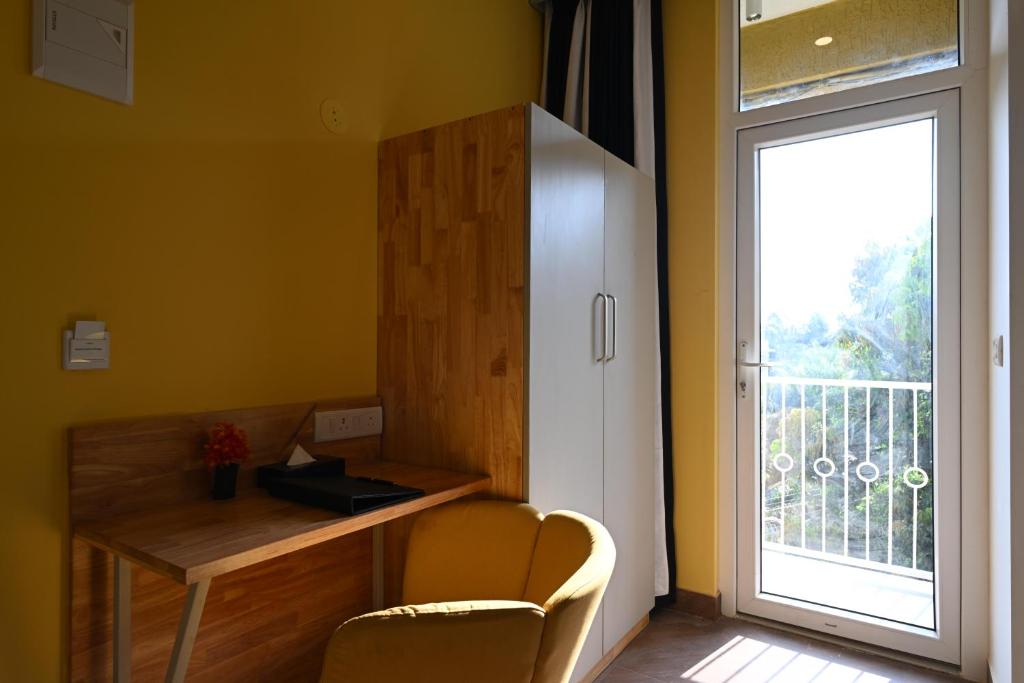 Kuchyň nebo kuchyňský kout v ubytování Bedzzz Xclusiv Morjim, Goa By Leisure Hotels