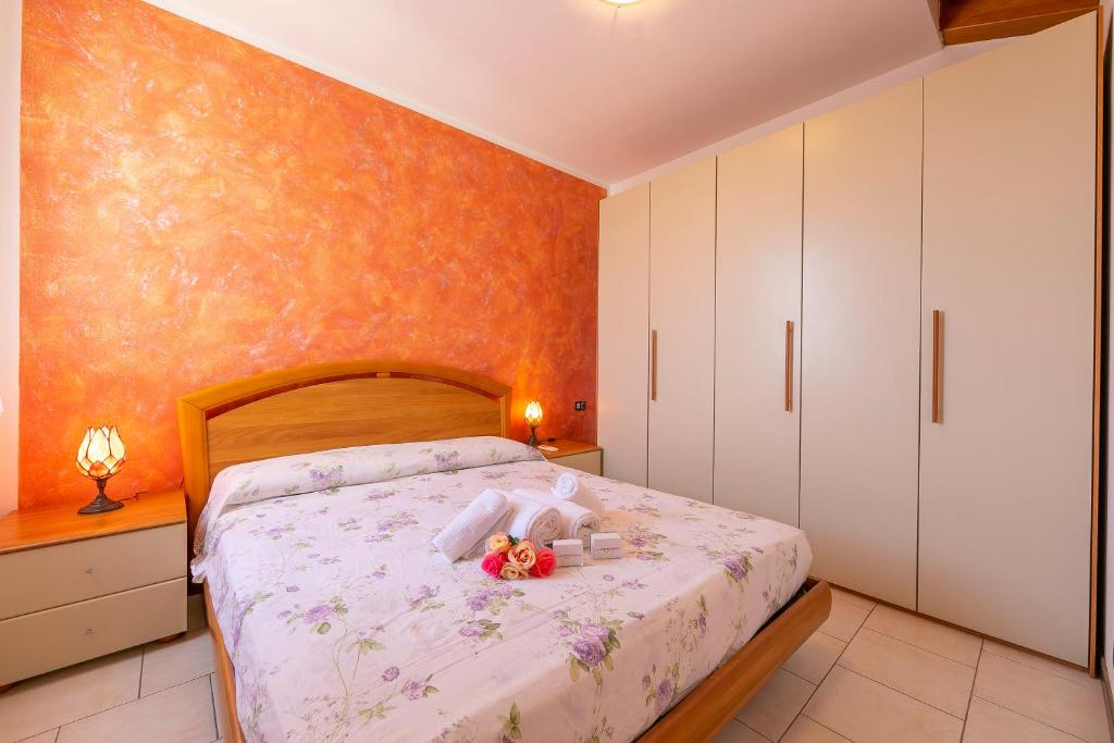 Łóżko lub łóżka w pokoju w obiekcie VistaLago Green Residence 100m From Lake - Happy Rentals