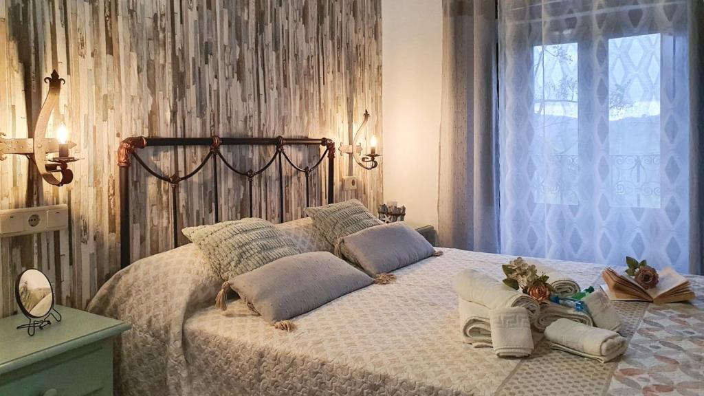 A bed or beds in a room at Casa Molino Algarinejo by Ruralidays