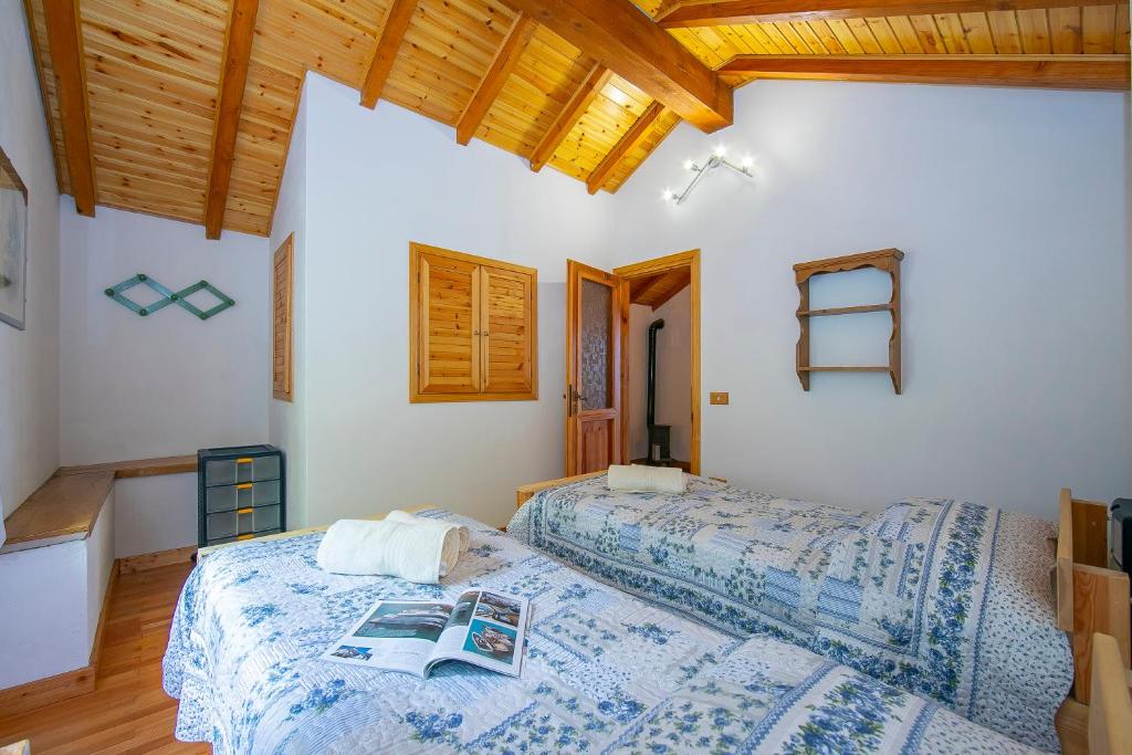 Posteľ alebo postele v izbe v ubytovaní Lake View Chalet - Happy Rentals