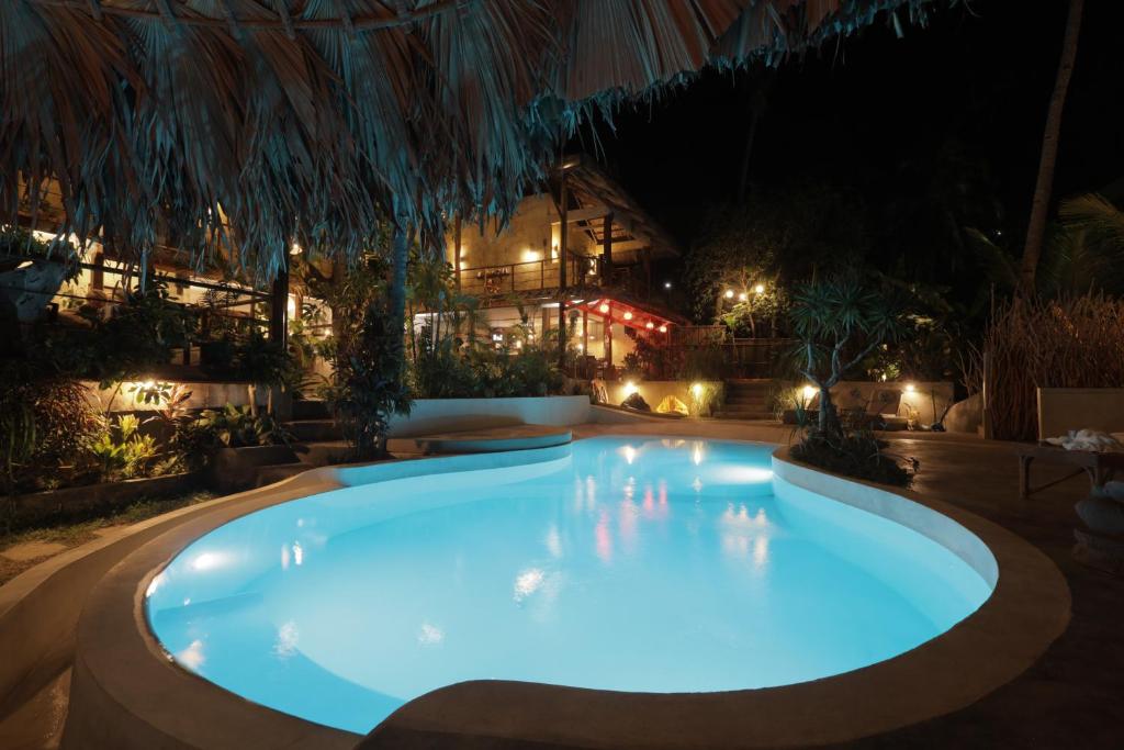 Bazén v ubytování Happiness Boutique Resort El Nido nebo v jeho okolí