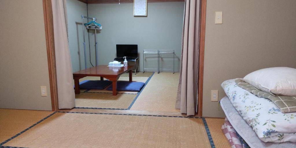 Onsen Minshuku Mako - 日式风格房间，共用浴室
