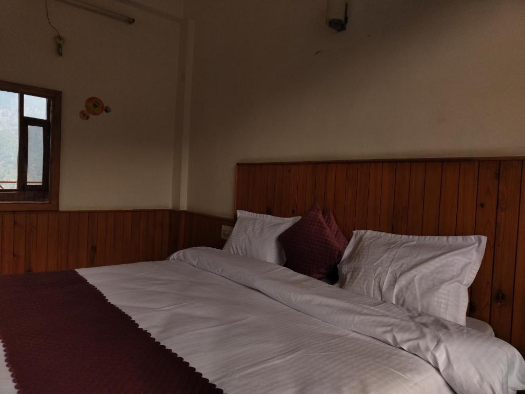 Postel nebo postele na pokoji v ubytování TSUKIMI Homestay, Naggar, Manali