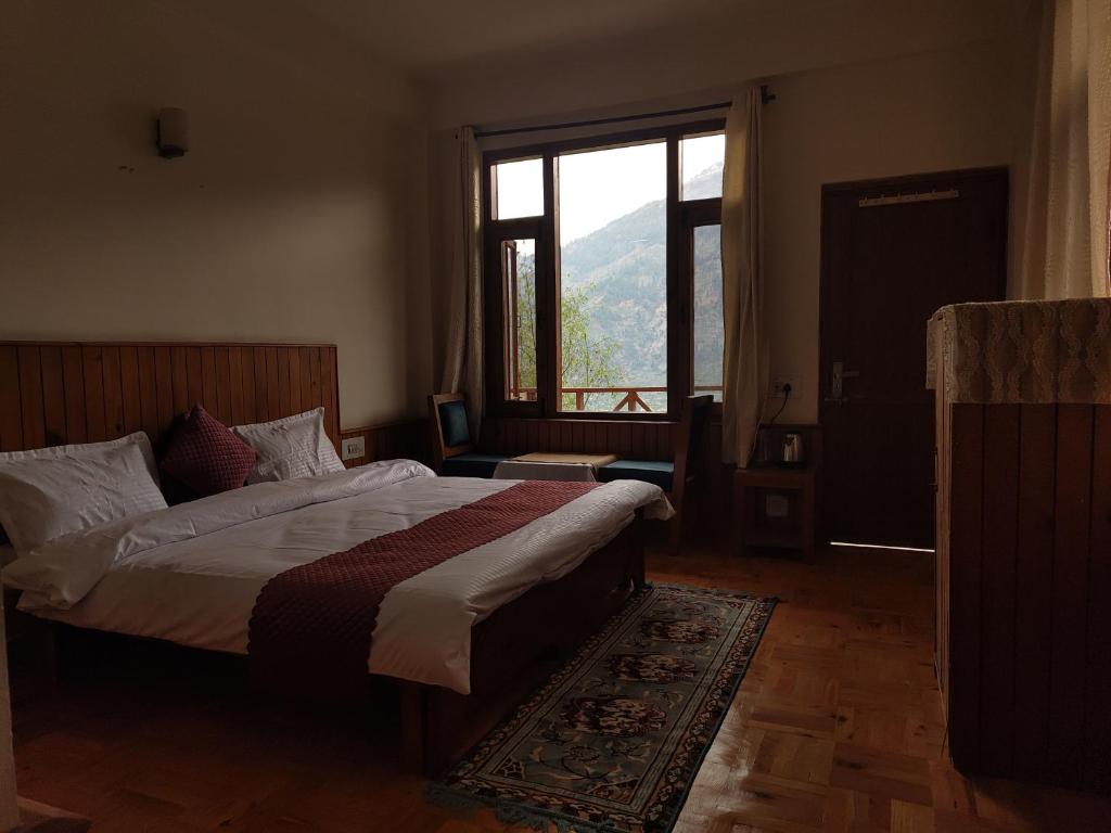 Postel nebo postele na pokoji v ubytování TSUKIMI Homestay, Naggar, Manali