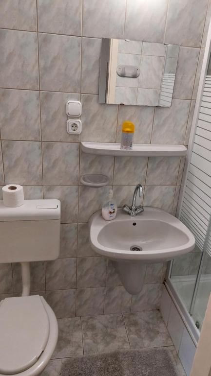 Koupelna v ubytování Napsugár Panzió