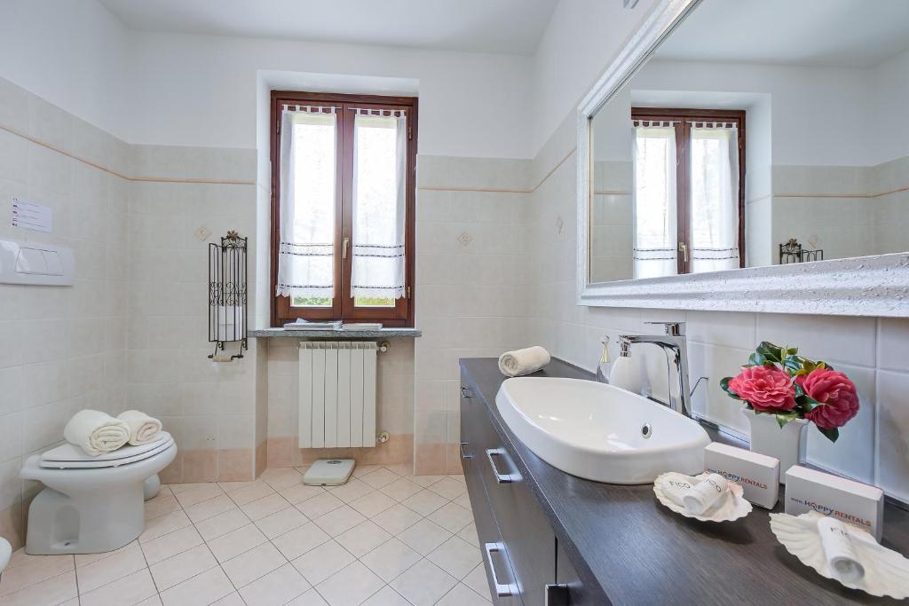 Łazienka w obiekcie Villa La Dolce Vita - Happy Rentals