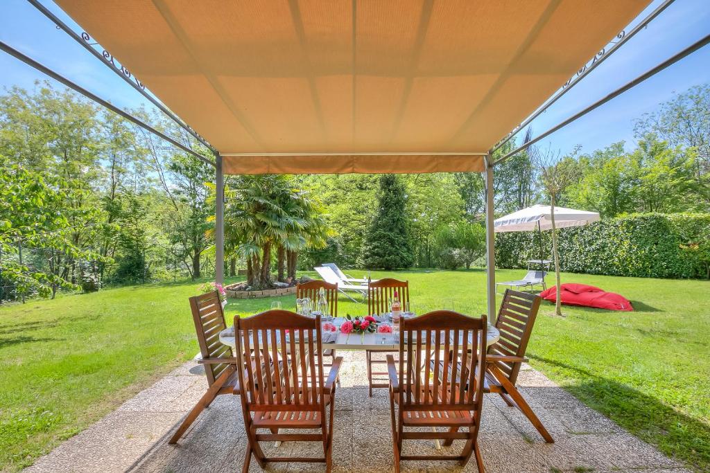 Ogród w obiekcie Villa La Dolce Vita - Happy Rentals