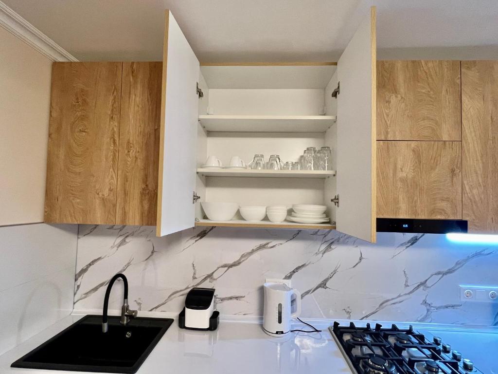 Kuchyň nebo kuchyňský kout v ubytování APARTMENT #27