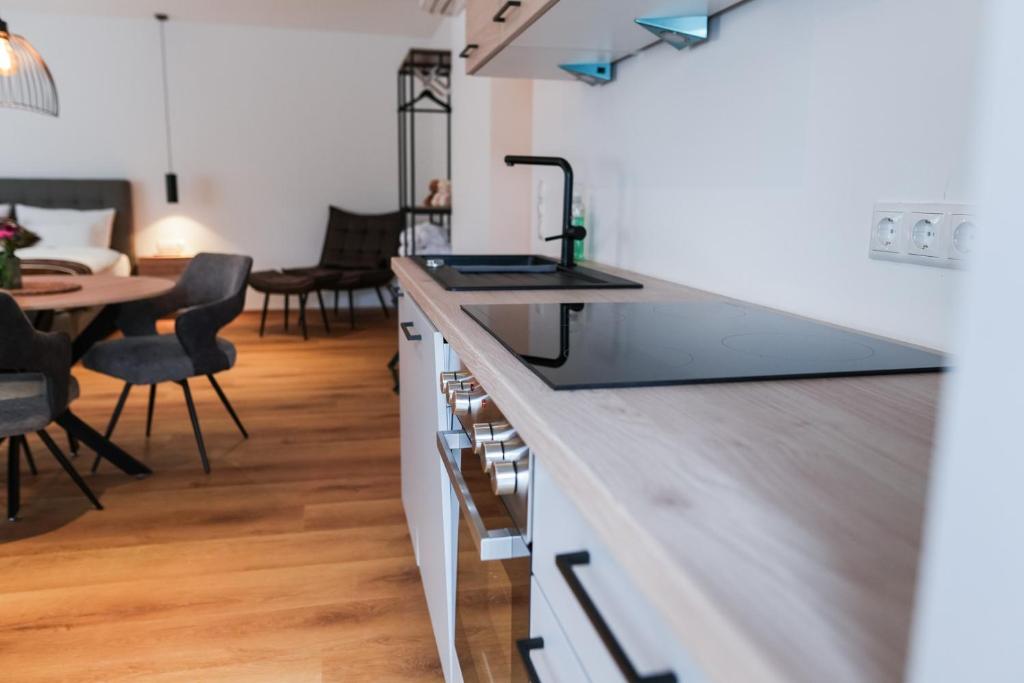 Kuchyň nebo kuchyňský kout v ubytování stadtwirt bruck