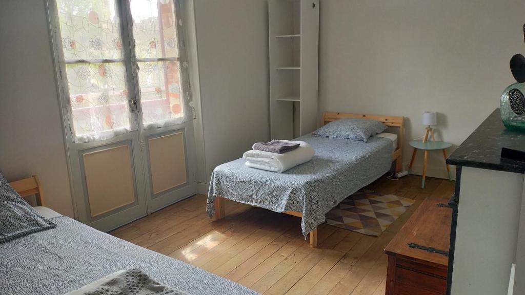Ένα ή περισσότερα κρεβάτια σε δωμάτιο στο L'étape du Canal - Pèlerins, Randonneurs, Vacanciers