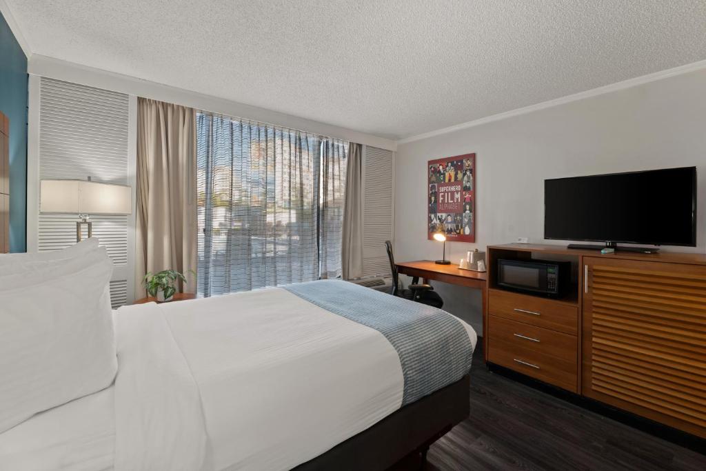 Best Western Orlando Gateway Hotel - Salle Queen Avec Douche Enroulée - Accès Pour Handicap