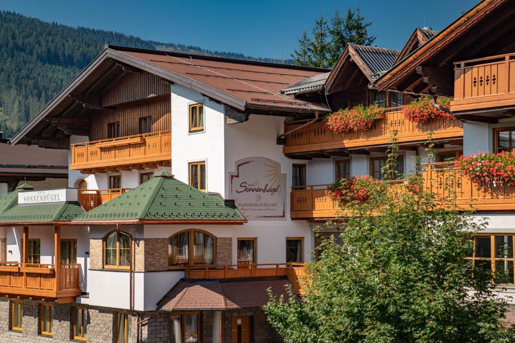 Nespecifikovaný výhled na hory nebo výhled na hory při pohledu z hotelu