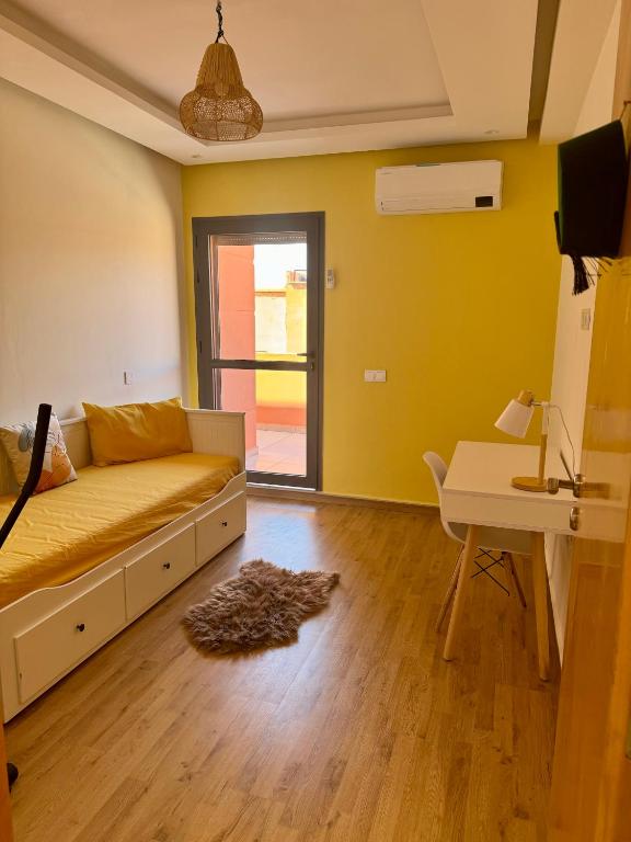Postel nebo postele na pokoji v ubytování Le Majorelle Cozy Flat