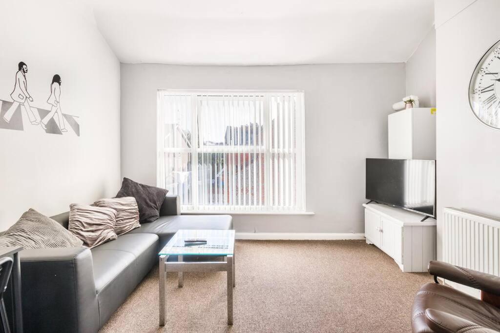 Cosy 2 Bed Apartment with Roof Terrace, Worthing (updated prices 2024)