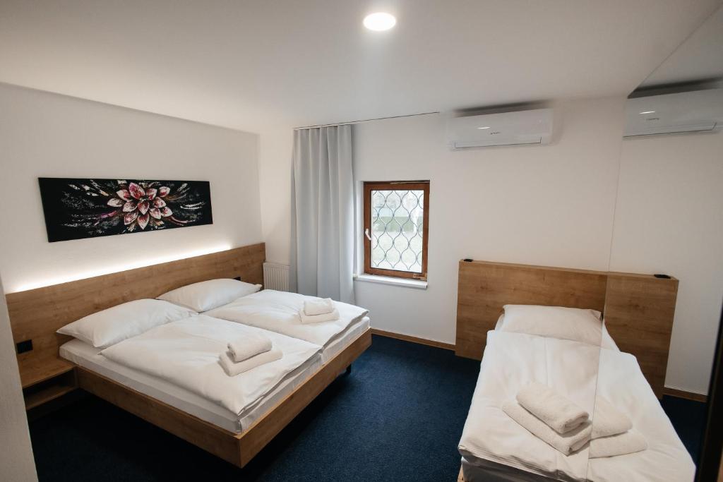 Postel nebo postele na pokoji v ubytování Golden Golem hotel & Spa