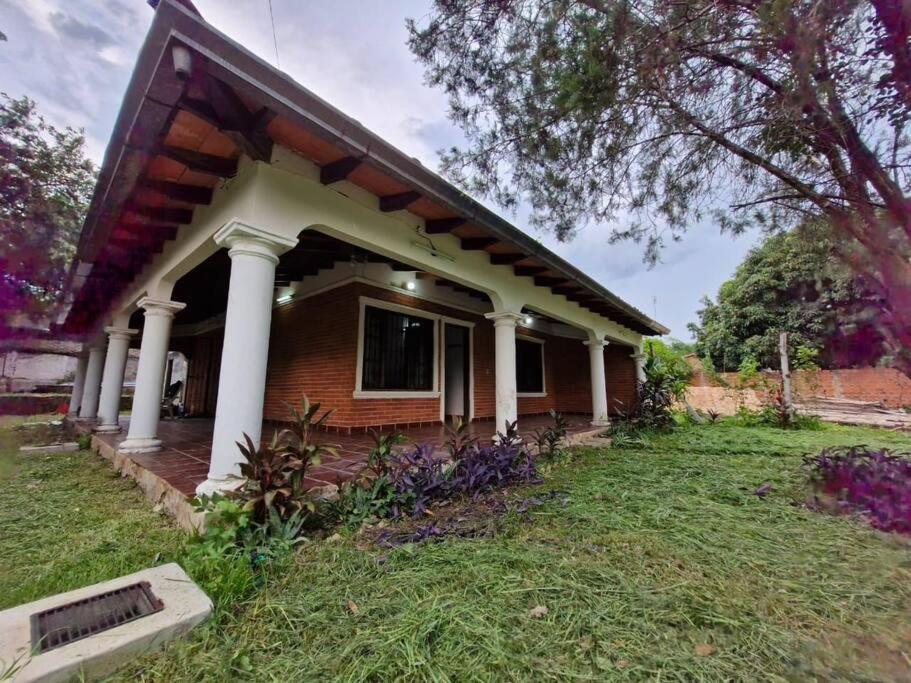 Zahrada ubytování Casa familiar estilo colonial a metros del lago