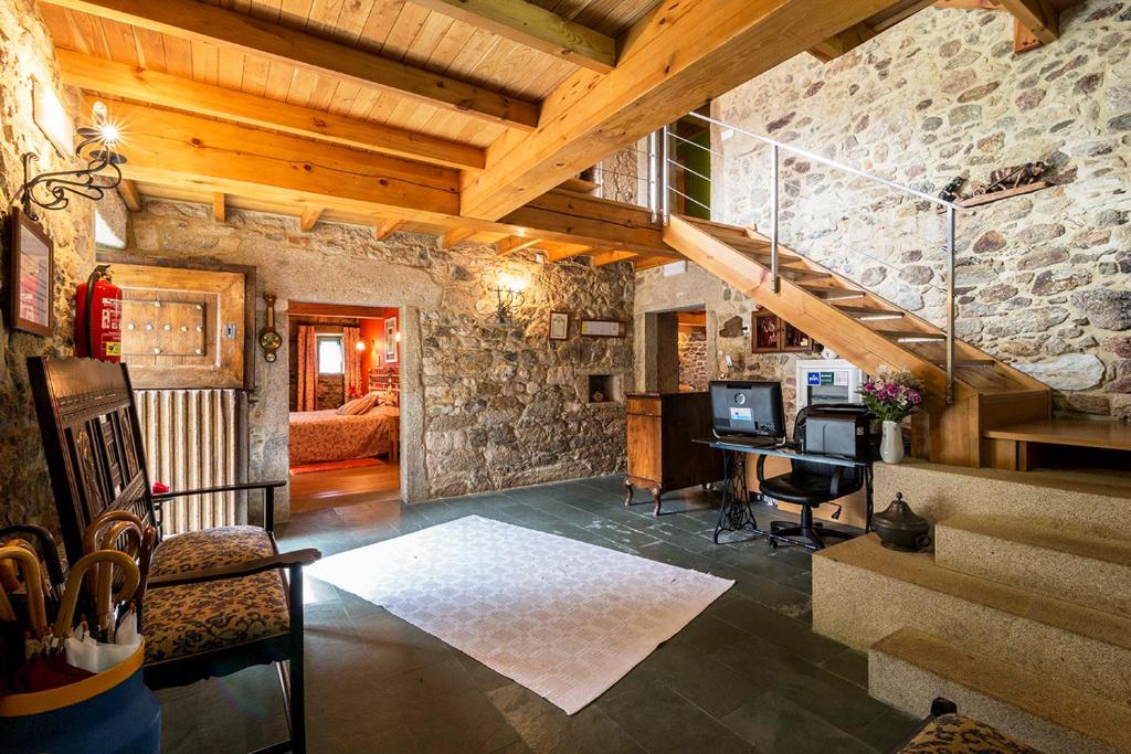 Televízia a/alebo spoločenská miestnosť v ubytovaní Casa do Zuleiro