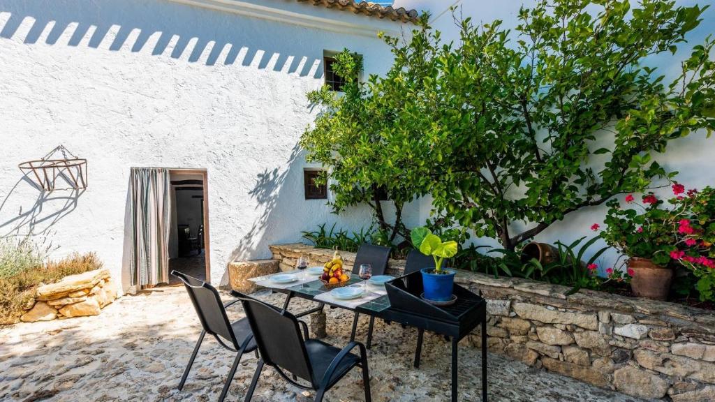 Molino Los Justos - Casa Vieja- Algarinejo by Ruralidays italokat is kínál