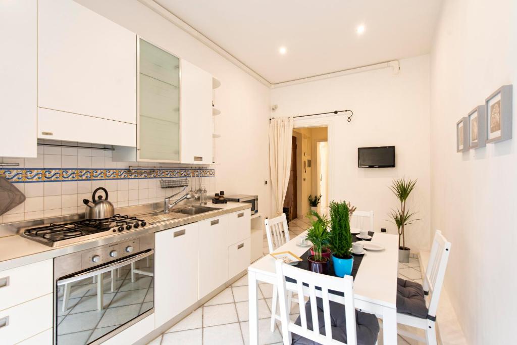 Kuchyňa alebo kuchynka v ubytovaní Redseven Rome Apartments