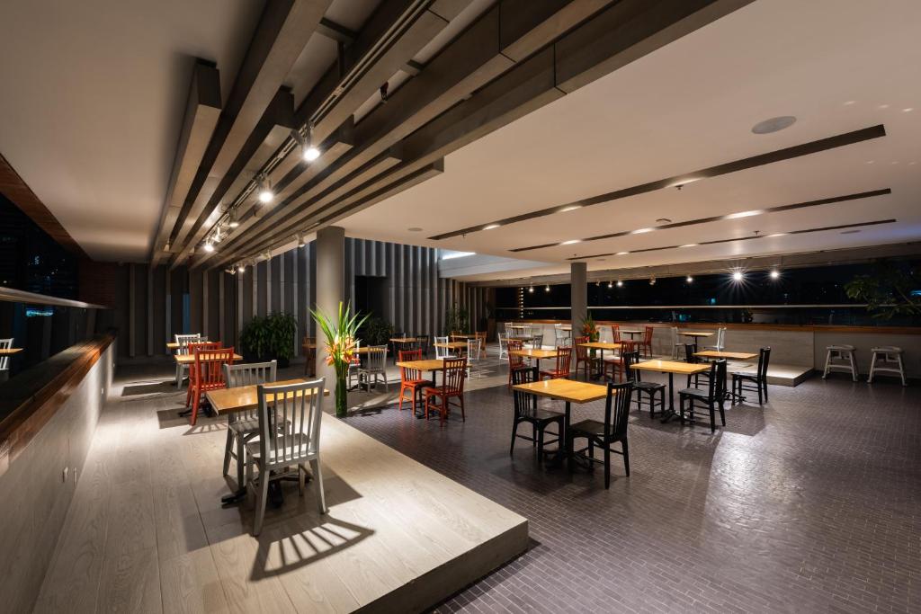 Restaurace v ubytování Hotel Holiday Inn Express & Suites Medellin by IHG