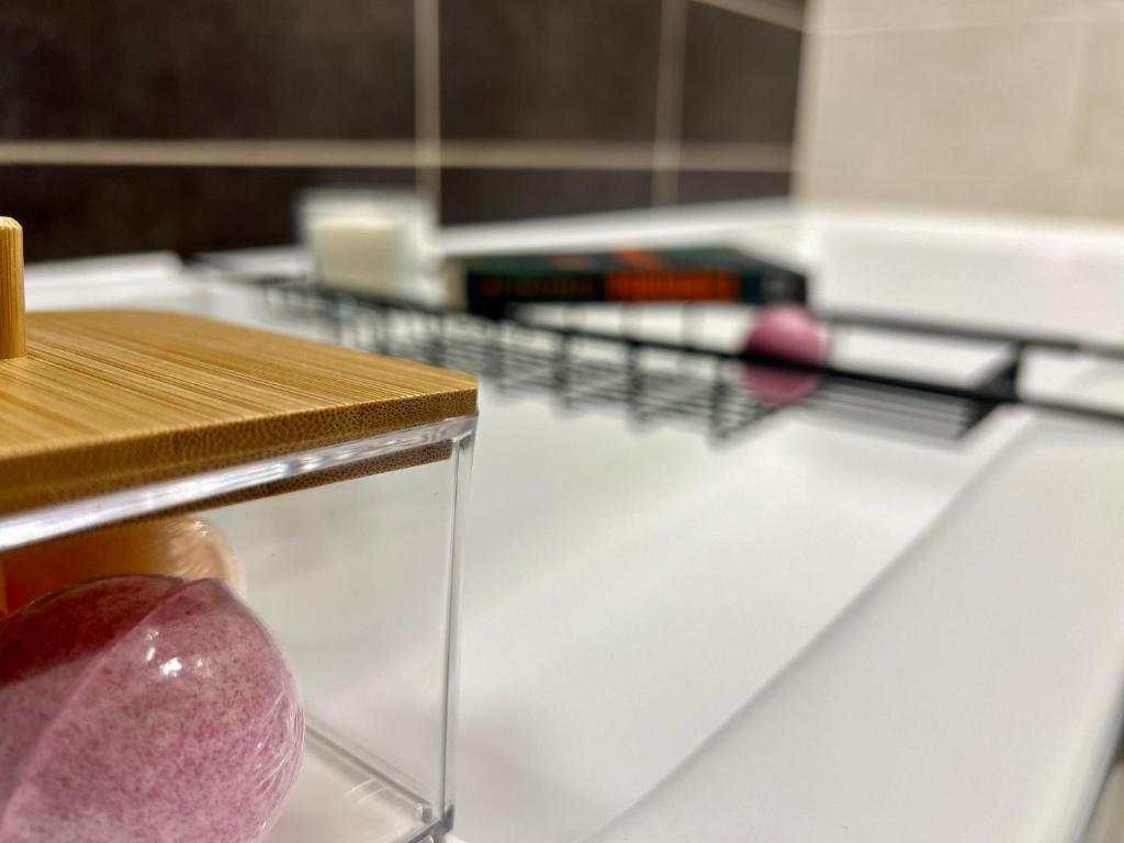 Island Modern Box Apartment - 12