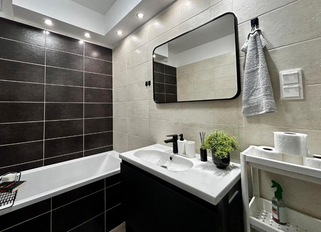 Island Modern Box Apartment - 6