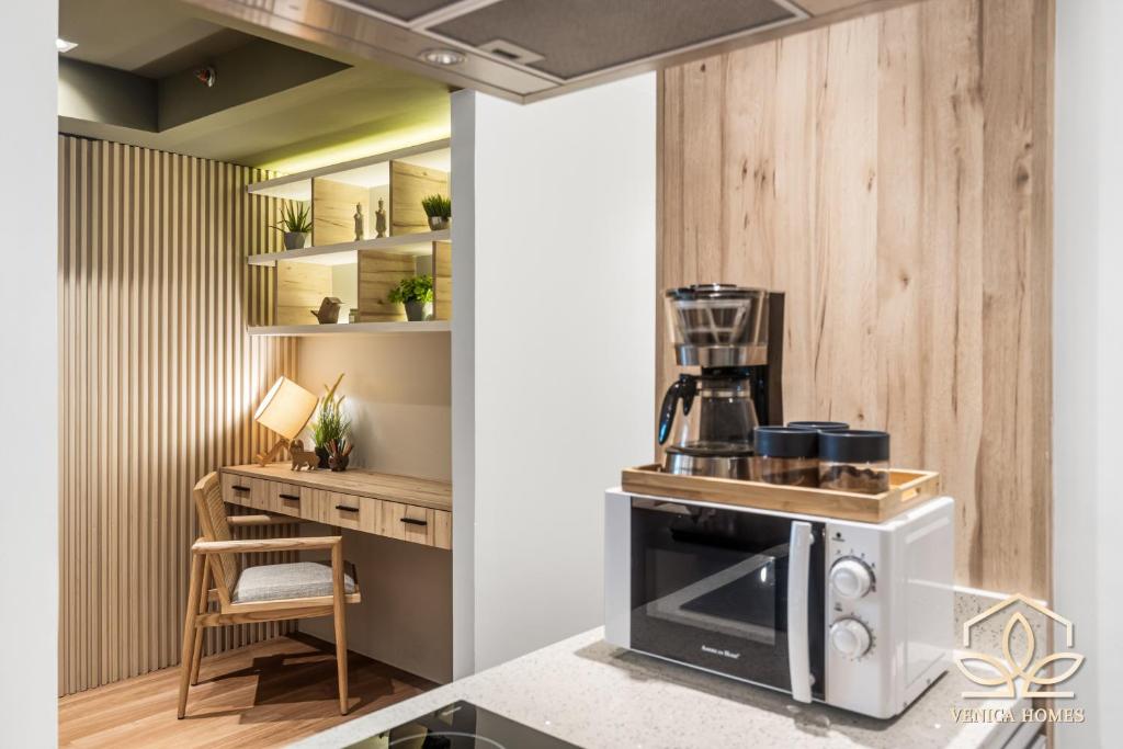 Dapur atau dapur kecil di Vibrant Oasis with the best view + Fast WiFi
