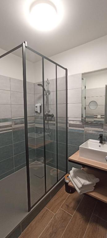 Koupelna v ubytování Hôtel Le Clos Badan