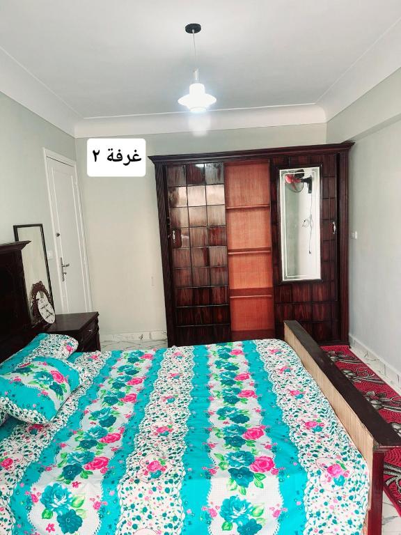 Postel nebo postele na pokoji v ubytování شقه خالد ابن الوليد بحر اول نمره