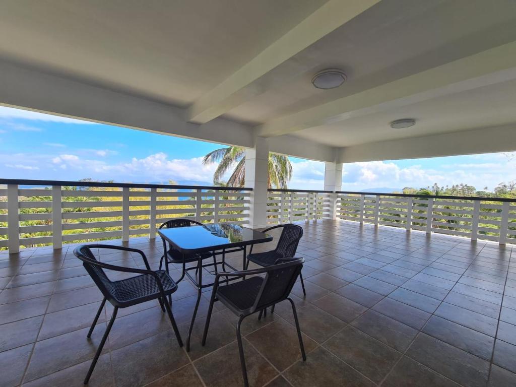 Balkón nebo terasa v ubytování Azure Ocean View Villa