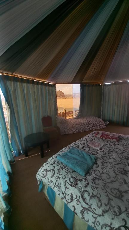 Postel nebo postele na pokoji v ubytování Sultan Luxury Camp