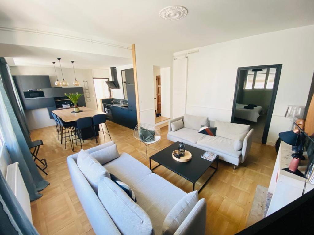 a living room with two couches and a dining room at Appartement 6 personnes hyper-centre de Tours in Tours