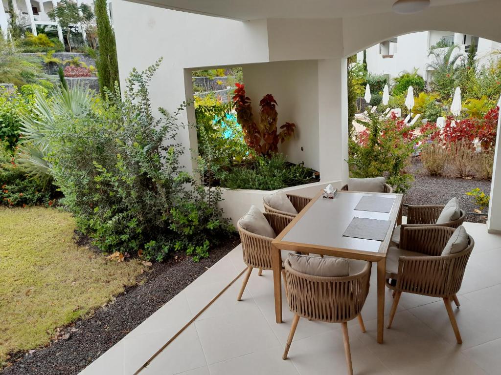 Vonkajšia záhrada v ubytovaní Palmmar Jardines NEW 2bedroom ISORA 0-4 House 105m2 with garden