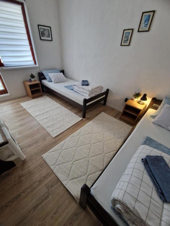 Postel nebo postele na pokoji v ubytování Visit Drežnica
