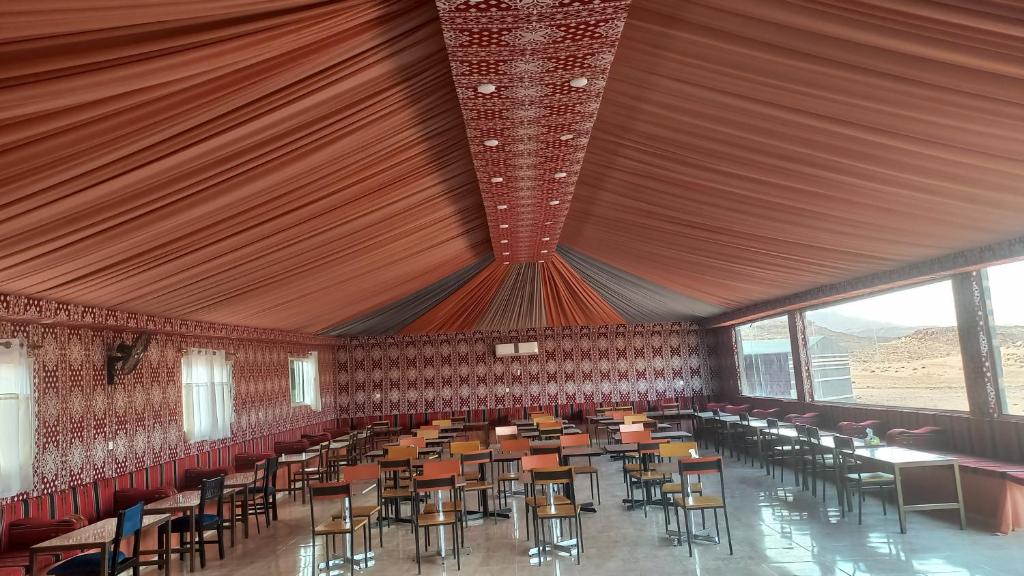 Restaurace v ubytování Sultan Luxury Camp