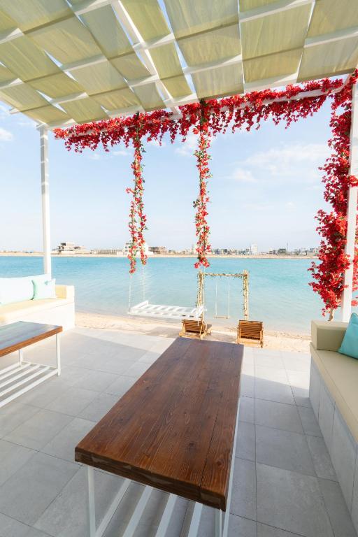a room with a table and a view of the beach at Tiffany Beach in Durat Alarous