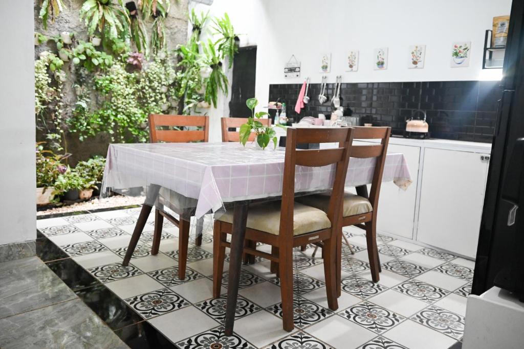 a kitchen with a table with two chairs and a table at Fanda Home Syariah in Cimanggu