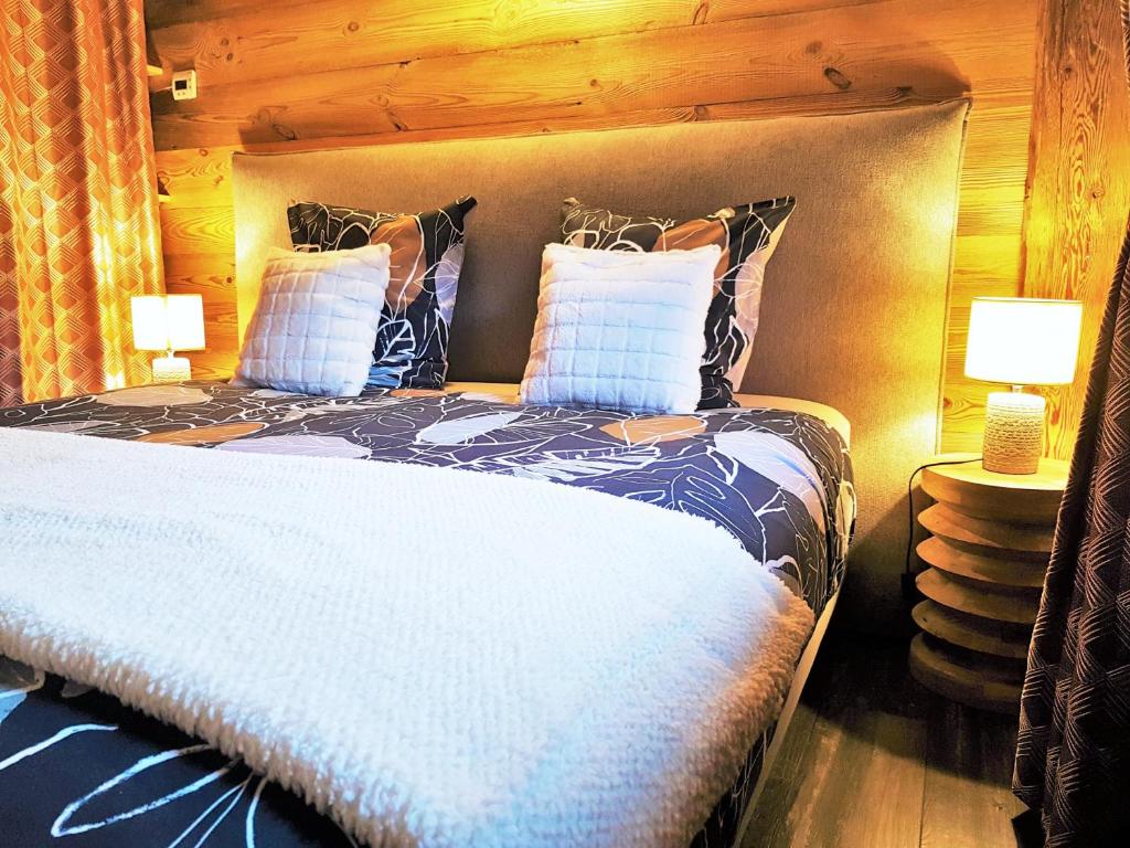 Posteľ alebo postele v izbe v ubytovaní "Le Cabanon cendré" petit chalet cosy au coeur de Gérardmer