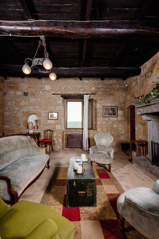 A seating area at La Rocca - Palazzo Pallotti