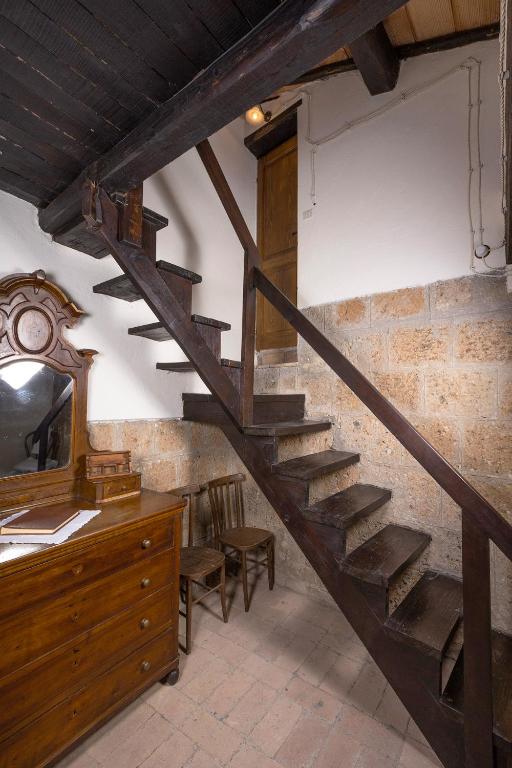 A television and/or entertainment centre at La Rocca - Palazzo Pallotti