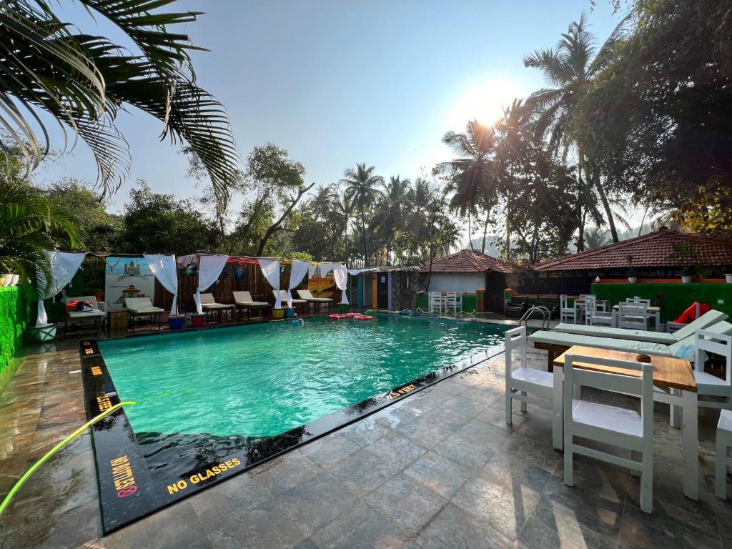 Bazén v ubytování Art Resort Goa nebo v jeho okolí