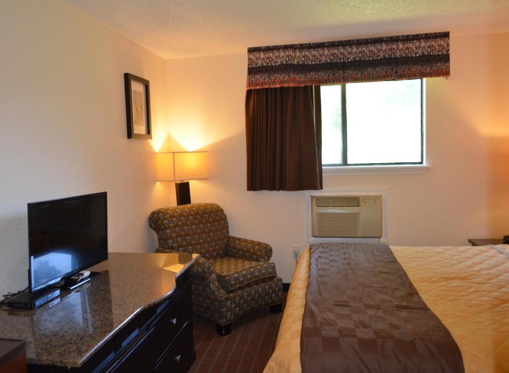 Enfield Inn - Deluxe King Room - Non-Smoking