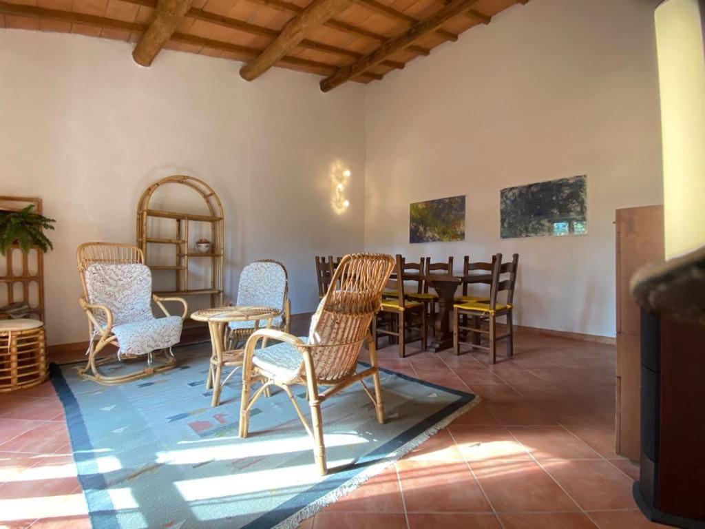 A television and/or entertainment centre at CASE&COLLINE La Prospettiva