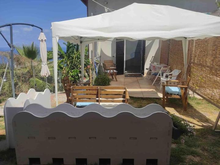 Patio nebo venkovní prostory v ubytování La Perla di Buffari Appartamento Ciappina